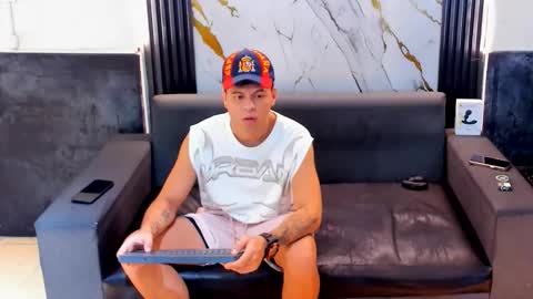 Snapshot of aroon_sexx21 chatting on 05.22.26 Aroon online show from 05.22.26