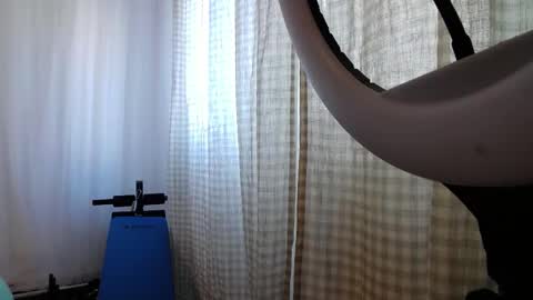 Snapshot of aroundintofetish chatting on 10.17.25 SarahFit online show from 10.17.25