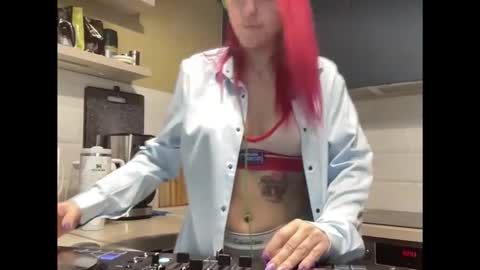 arri_ella online show from 11.30.25