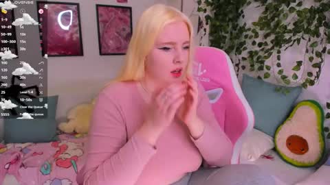 Snapshot of art_lovee_ chatting on 02.05.26 art_lovee_ online show from 02.05.26