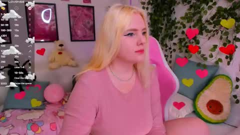 Snapshot of art_lovee_ chatting on 02.25.26 art_lovee_ online show from 02.25.26