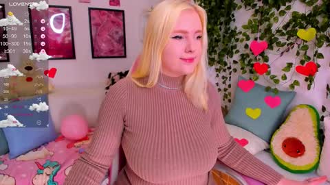 Snapshot of art_lovee_ chatting on 03.08.26 art_lovee_ online show from 03.08.26