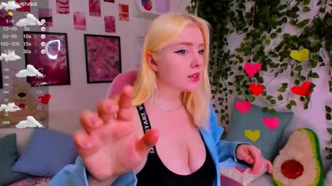 Snapshot of art_lovee_ chatting on 03.15.26 art_lovee_ online show from 03.15.26