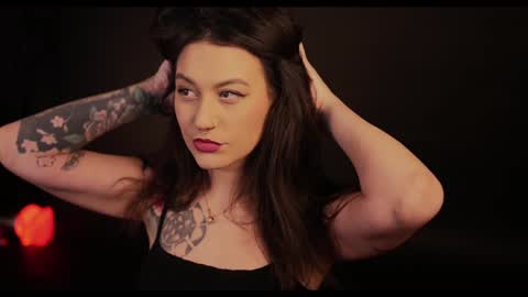 Snapshot of artegirlx chatting on 02.02.25 Maya online show from 02.02.25