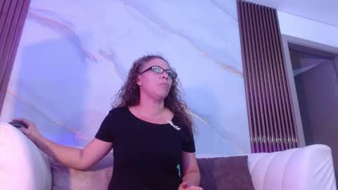 Snapshot of artemiza_love_ chatting on 10.01.25 artemiza online show from 10.01.25
