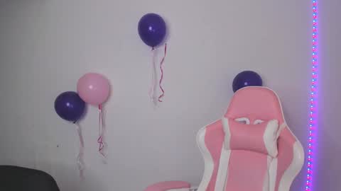 Snapshot of arthemiss033 chatting on 11.17.25 Val online show from 11.17.25