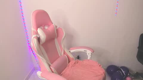 Snapshot of arthemiss033 chatting on 12.19.25 Val online show from 12.19.25