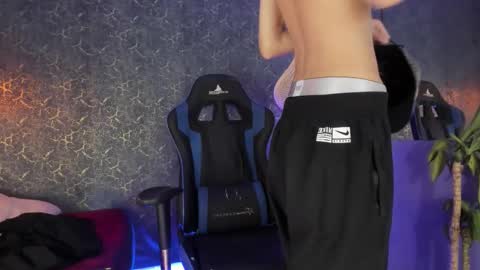 Snapshot of arthurcox_ chatting on 11.16.25 arthurcox_ online show from 11.16.25