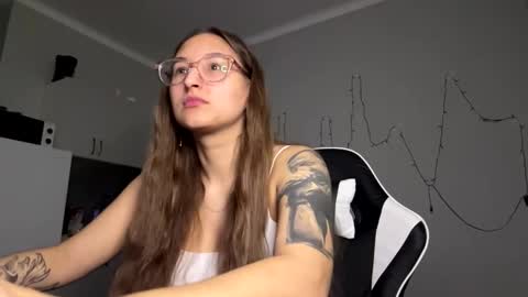 Mia  online show from 03.18.26