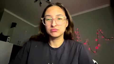 Mia  online show from 03.30.26