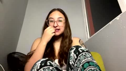 Mia  online show from 04.05.26