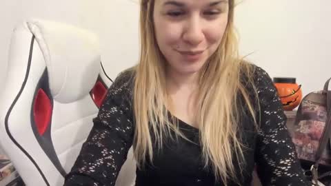 MIA online show from 02.10.25