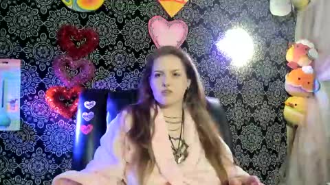 Snapshot of artsyheartsyy chatting on 03.11.25 ArtsyHeartsyy online show from 03.11.25