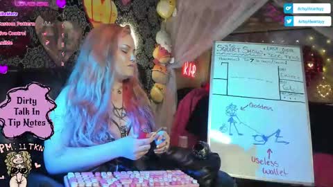 Snapshot of artsyheartsyy chatting on 09.18.25 ArtsyHeartsyy online show from 09.18.25