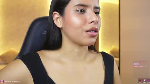 Snapshot of arya_ruiz chatting on 10.24.25 Arya online show from 10.24.25