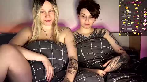 Arya brunett and Cassie blond online show from 01.21.25