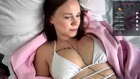 Arya brunett and Cassie blond online show from 11.07.25