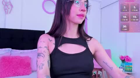 Snapshot of aryane_art_ chatting on 11.30.25 carol online show from 11.30.25