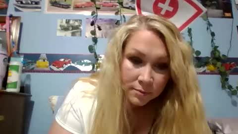 Snapshot of ash0ley chatting on 10.29.25 ash0ley online show from 10.29.25