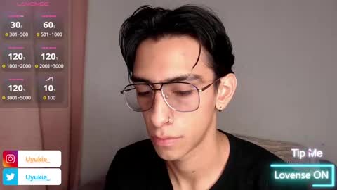 Snapshot of ash_v1 chatting on 11.12.25 Ash online show from 11.12.25