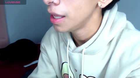 Snapshot of ash_v1 chatting on 12.04.25 Ash online show from 12.04.25