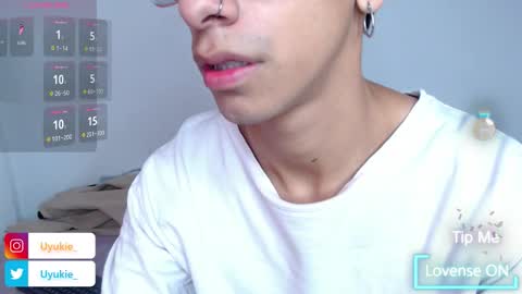 Snapshot of ash_v1 chatting on 12.20.25 Ash online show from 12.20.25