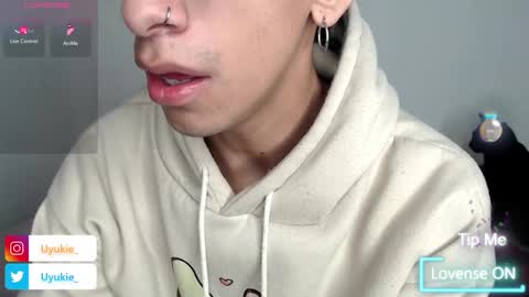 Snapshot of ash_v1 chatting on 12.21.25 Ash online show from 12.21.25