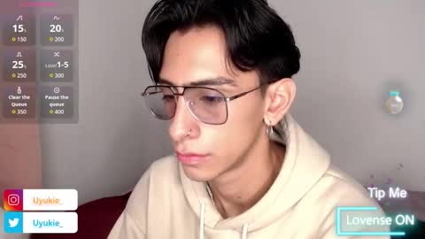 Snapshot of ash_v1 chatting on 12.21.25 Ash online show from 12.21.25