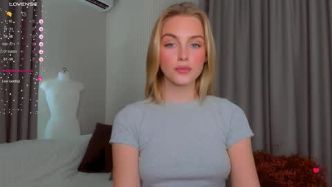 Snapshot of ashbunny_ chatting on 09.13.25 your pretty Ashley online show from 09.13.25