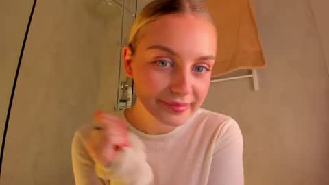 Snapshot of ashbunny_ chatting on 06.16.26 your pretty Ashley online show from 06.16.26