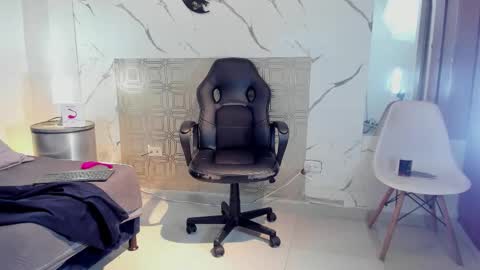 Snapshot of asher_lux chatting on 03.20.26 Asher online show from 03.20.26