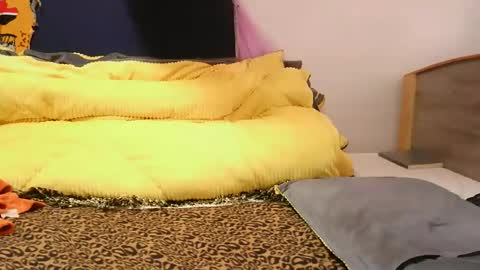 ashlery  online show from 11.04.25