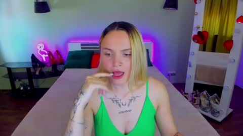Snapshot of ashley_crashly chatting on 06.15.26 Alina online show from 06.15.26