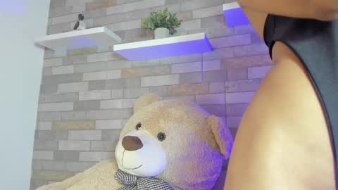 AshleyHill online show from 11.25.25