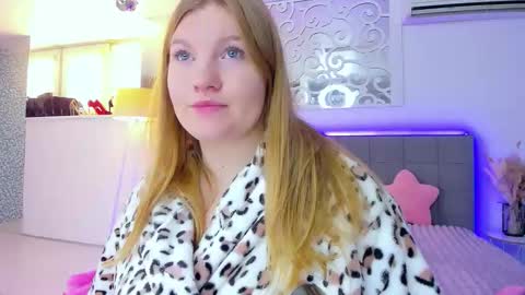 Snapshot of ashleyjonse chatting on 11.04.25 AshleyJonse online show from 11.04.25