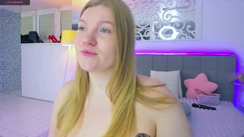 Snapshot of ashleyjonse chatting on 11.12.25 AshleyJonse online show from 11.12.25