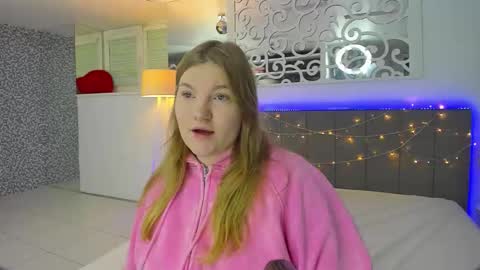 Snapshot of ashleyjonse chatting on 12.21.25 AshleyJonse online show from 12.21.25