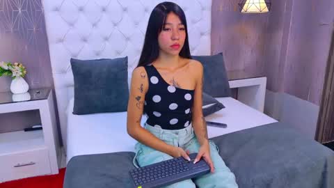 AshleyRoberh online show from 05.21.26
