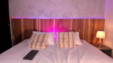 Ashley Santoss online show from 09.24.25