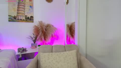 Snapshot of ashleywalkerr chatting on 11.10.25 ashleywalkerr online show from 11.10.25