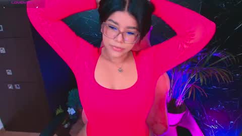 Snapshot of ashleyy18__ chatting on 09.21.25 Ashleyy18   online show from 09.21.25