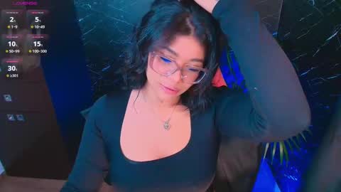 Snapshot of ashleyy18__ chatting on 12.23.25 Ashleyy18 online show from 12.23.25