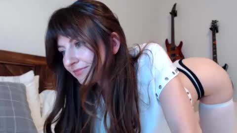 Snapshot of ashleyyylove13 chatting on 10.06.25 Ashley Love online show from 10.06.25