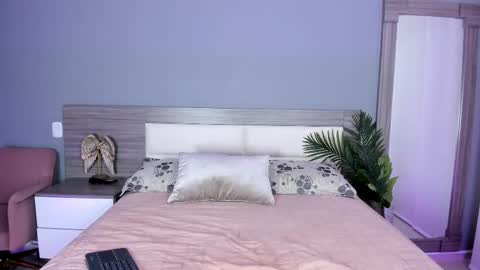 Snapshot of ashly_hills chatting on 11.18.25 Ashly online show from 11.18.25