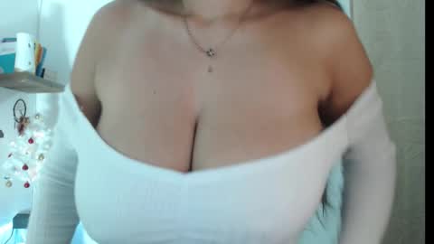 Snapshot of ashlyn_brooke1 chatting on 12.17.25 Sarah .3 hello guys .im love online show from 12.17.25