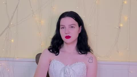 Snapshot of ashlyvincente chatting on 11.16.25 Kristine online show from 11.16.25