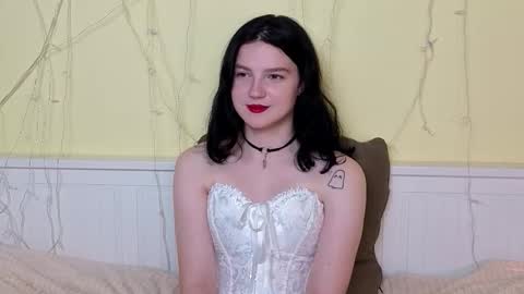 Snapshot of ashlyvincente chatting on 11.17.25 Kristine online show from 11.17.25