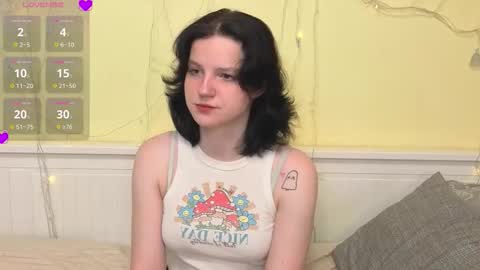 Snapshot of ashlyvincente chatting on 12.16.25 Kristine online show from 12.16.25