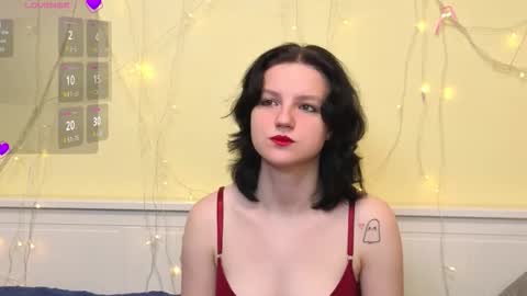 Snapshot of ashlyvincente chatting on 12.19.25 Kristine online show from 12.19.25