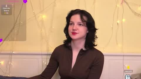 Snapshot of ashlyvincente chatting on 12.22.25 Kristine online show from 12.22.25